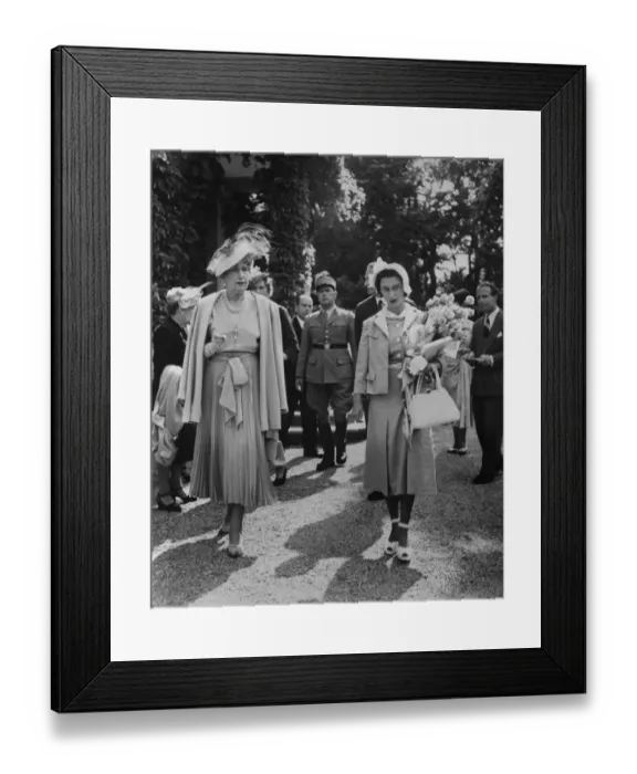 Framed Print : Princess Margaret is seen leaving the Sadex estate in the company of a Queen Ena Framed Print : Princess Margaret is seen leaving the Sadex estate in the company of a Queen Ena