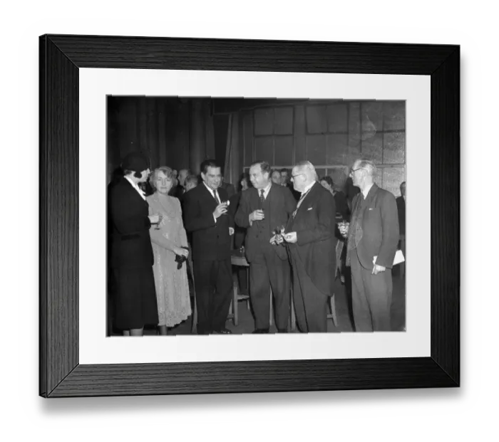 Framed Print : Left to right Dr Jane De Iohgh, Cultural Attache at the Royal Netherlands Embassy