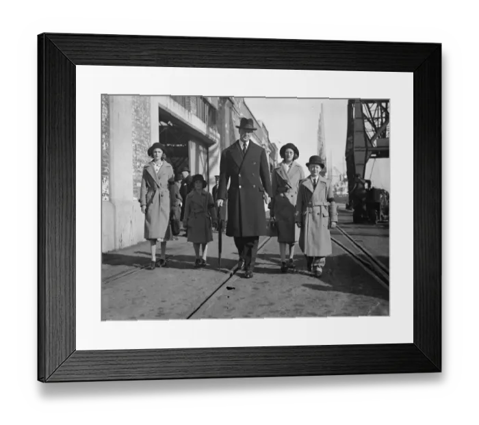 Framed Print : Duke of Marlborough arrives home with children. The Duke of Marlborough photographed Framed Print : Duke of Marlborough arrives home with children. The Duke of Marlborough photographed