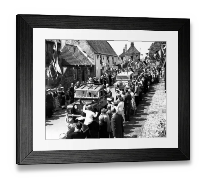 Framed Print : Driving through the streets in a landrover the Queen smiles at the crowds on either side Framed Print : Driving through the streets in a landrover the Queen smiles at the crowds on either side