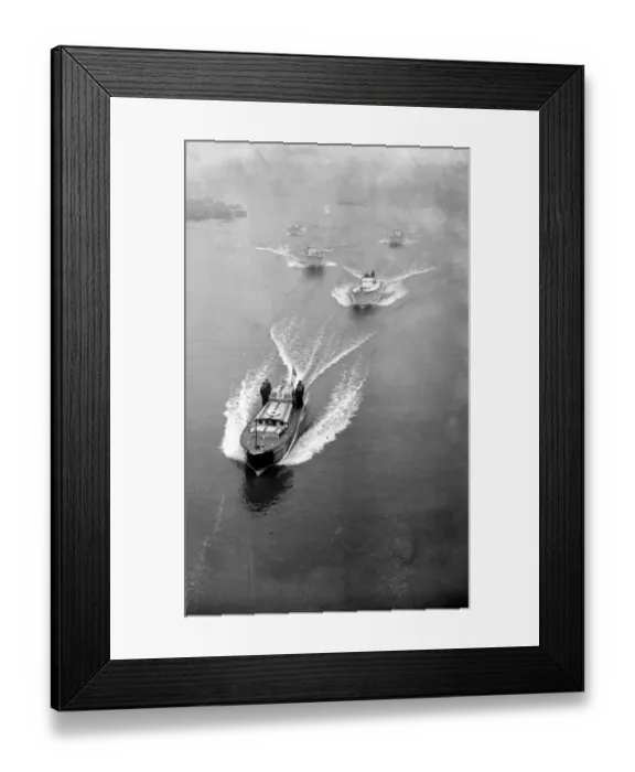 Framed Print : London Royal barge and its attendance motor torpedo boats, for the opening of
