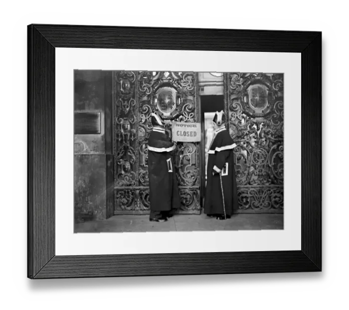 Framed Print : War Crisis, 1939. Beadles at the Royal Exchange Posting Closed notice. 5 September Framed Print : War Crisis, 1939. Beadles at the Royal Exchange Posting Closed notice. 5 September