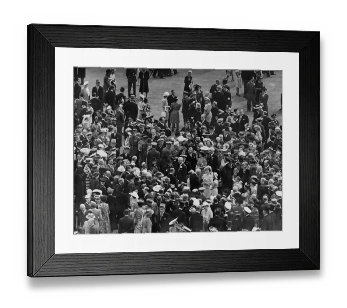 Framed Print : A royal garden party. Their majesties the King and Queen this afternoon (Tuesday) Framed Print : A royal garden party. Their majesties the King and Queen this afternoon (Tuesday)