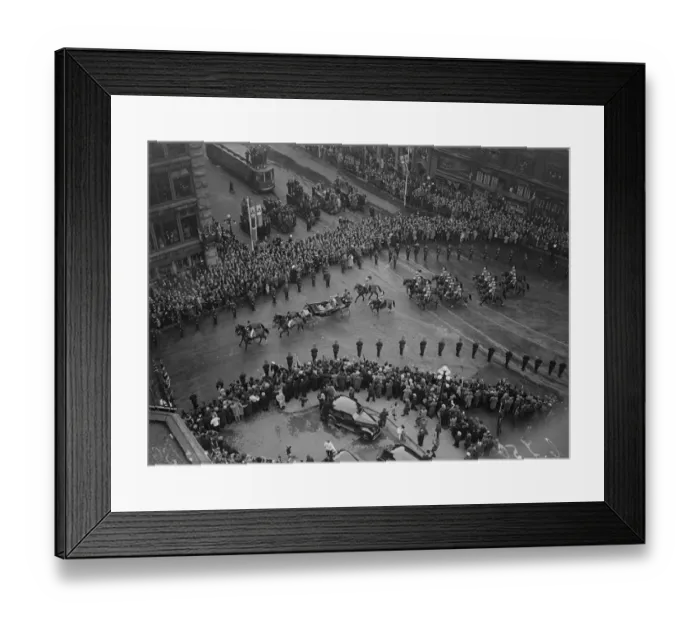 Framed Print : The King and Queen in an open carriage with mounted escort driving through the streets