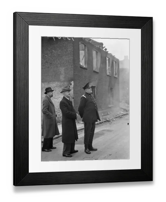 Framed Print : Royal houses burned down in Willesden in the presence of Mayor and Fire Brigade. Arrive houses Framed Print : Royal houses burned down in Willesden in the presence of Mayor and Fire Brigade. Arrive houses