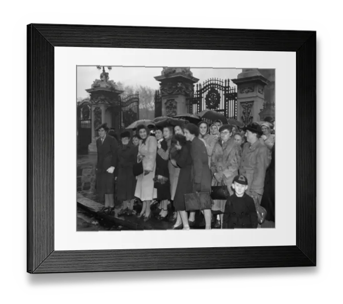 Framed Print : Women with umbrellas and macintoshes waited outside Buckingham Palace in the rain