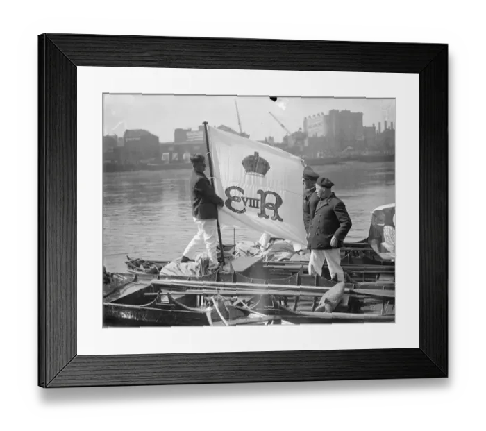 Framed Print : E R on swan uppers boat for first time. The Kings swan master and representatives of the Dyers Framed Print : E R on swan uppers boat for first time. The Kings swan master and representatives of the Dyers