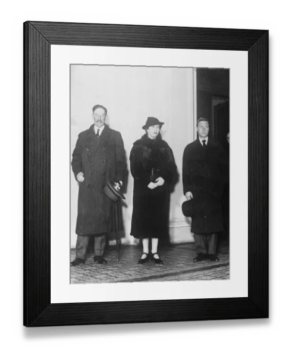 Framed Print : The Duke of Windsor photographed with his sister, the Princess Royal and her husband Framed Print : The Duke of Windsor photographed with his sister, the Princess Royal and her husband