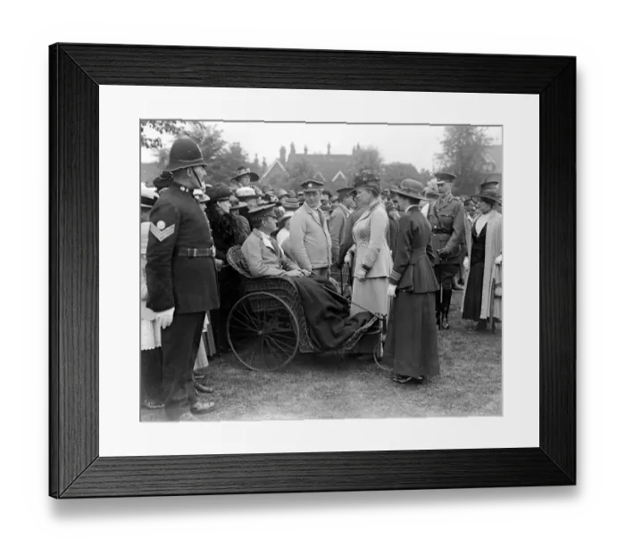 Framed Print : Royal visit to Bedford. Their Majesties talking to wounded soldiers at Bedford School Framed Print : Royal visit to Bedford. Their Majesties talking to wounded soldiers at Bedford School