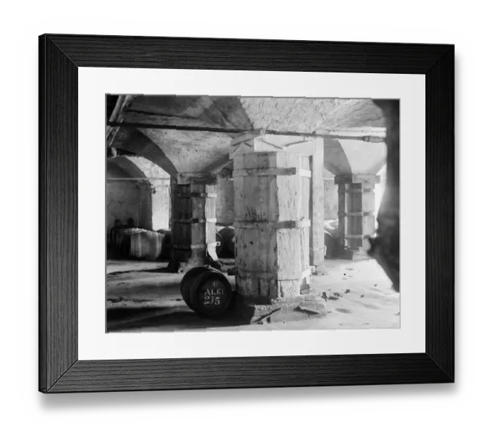 Framed Print : The closing of the Royal Brewery at Brentford, West London, England Framed Print : The closing of the Royal Brewery at Brentford, West London, England