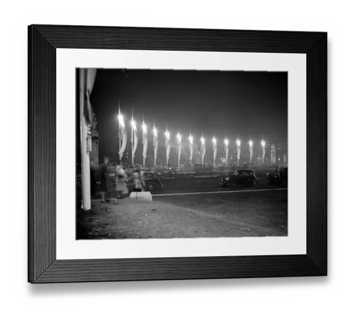 Framed Print : Royal Wedding. A view of the floodlit Mall this evening. 19 November 1947 Framed Print : Royal Wedding. A view of the floodlit Mall this evening. 19 November 1947