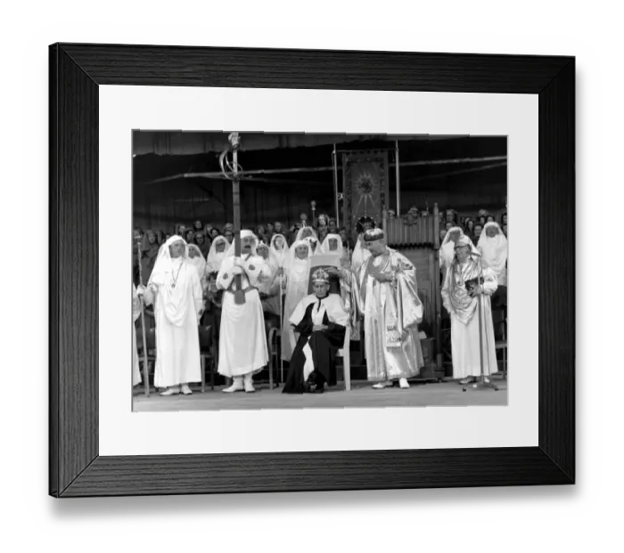 Framed Print : The crowning of the Bard at the Royal National Eistedfod of Wales Archdruid Trefin Framed Print : The crowning of the Bard at the Royal National Eistedfod of Wales Archdruid Trefin