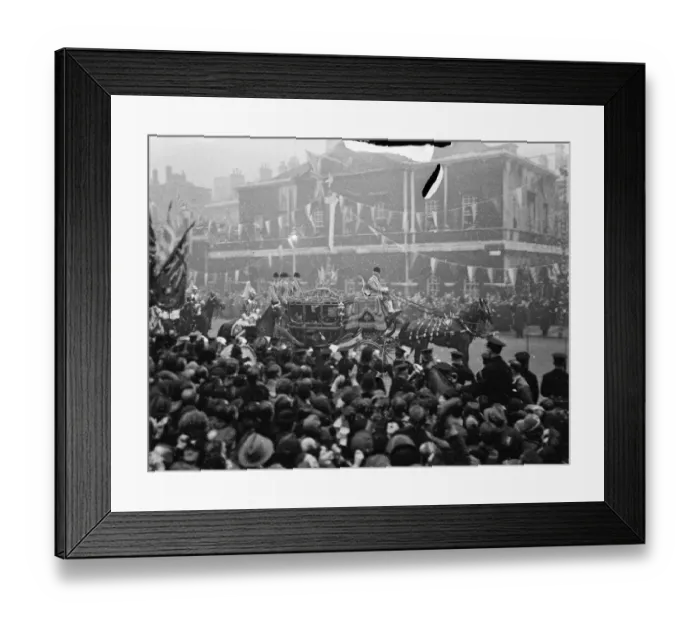 Framed Print : The Royal wedding of the Duke of Kent and Princess Marina of Greece. Photo shows; the King Framed Print : The Royal wedding of the Duke of Kent and Princess Marina of Greece. Photo shows; the King