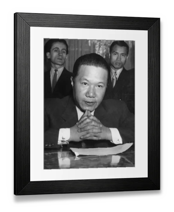 Framed Print : After the signature of the France - Vietnam accord at the Elysee, Bao Dai held a Framed Print : After the signature of the France - Vietnam accord at the Elysee, Bao Dai held a