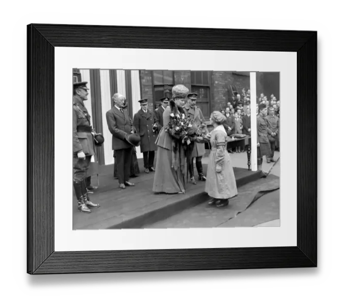 Framed Print : Royal Visit to Lincoln. Queen recieving a bouquet from a Munition Girl. (Messrs Robey Framed Print : Royal Visit to Lincoln. Queen recieving a bouquet from a Munition Girl. (Messrs Robey