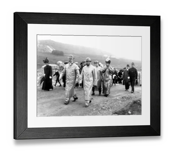 Framed Print : The Prince and Princess of Wales (later King George V and Queen Mary ) pictured in Framed Print : The Prince and Princess of Wales (later King George V and Queen Mary ) pictured in