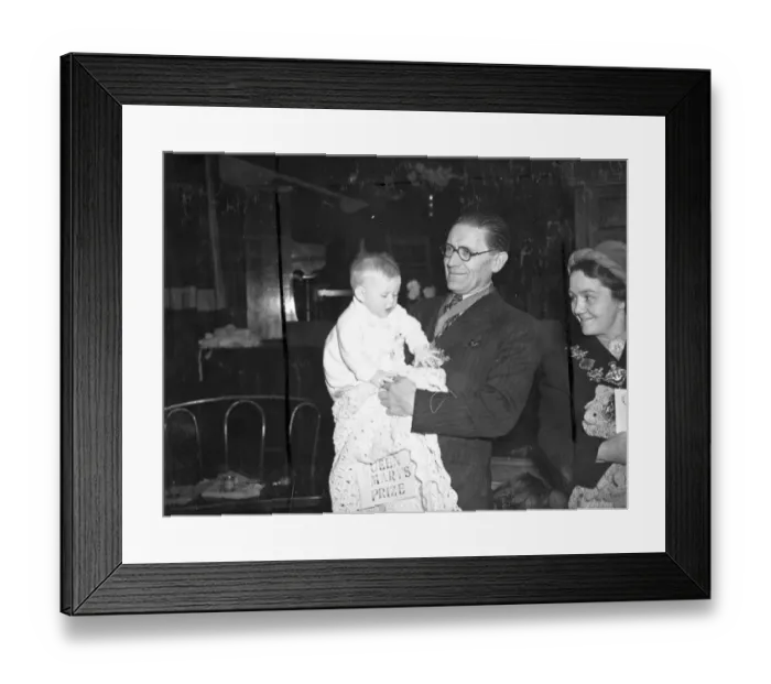 Framed Print : Little Gillian Roberts won a cot cover made and given by her Majesty Queen Mary