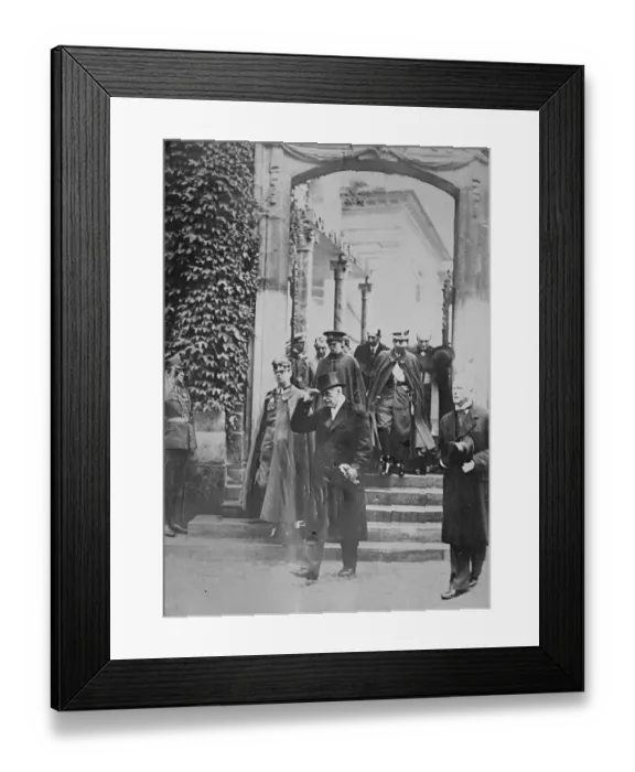 Framed Print : King Carol at Pilsudskis crypt. Archbishop who opposed visit is ill. Despite