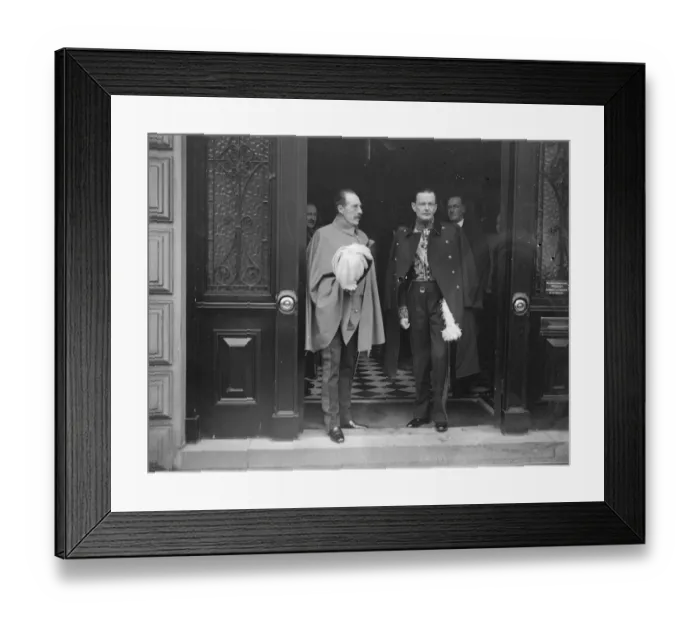 Framed Print : County Roczynski, the new Polish Ambassador, presents credentials to the King Framed Print : County Roczynski, the new Polish Ambassador, presents credentials to the King