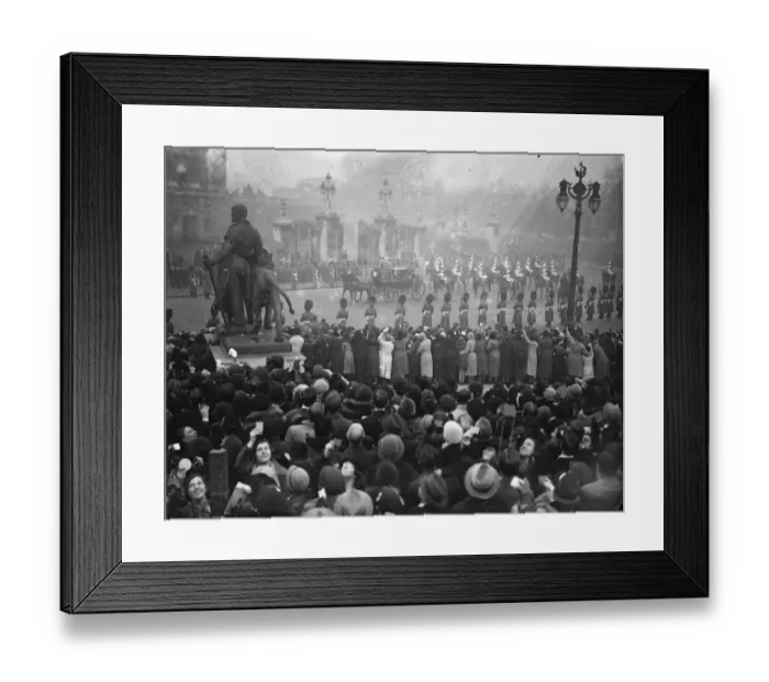 Framed Print : Royal wedding of the Duke of Kent and Princess Marina. Photo shows; the King