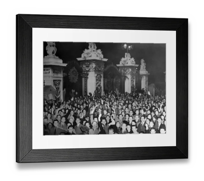 Framed Print : At 9. 14 pm last night a son was born to Princess Elizabeth. Both Princess Elizabeth