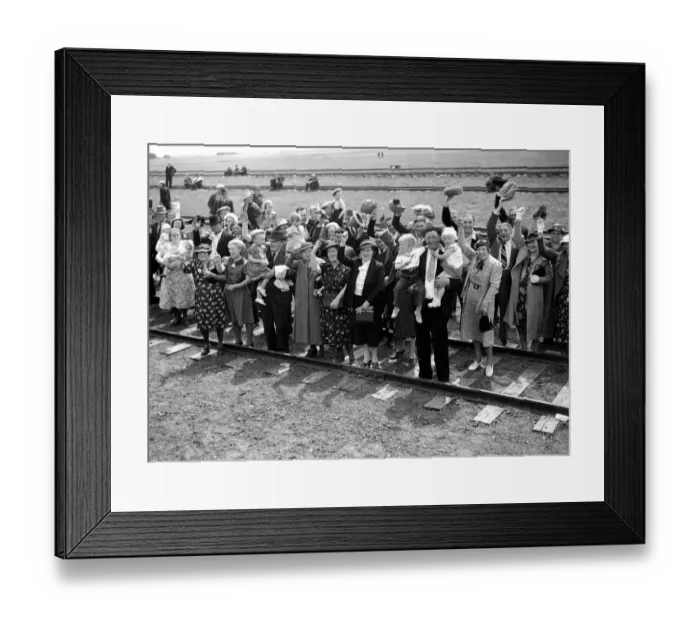 Framed Print : King George VI and Queen Elizabeth on their royal tour of USA and Canada, 1939 A Framed Print : King George VI and Queen Elizabeth on their royal tour of USA and Canada, 1939 A
