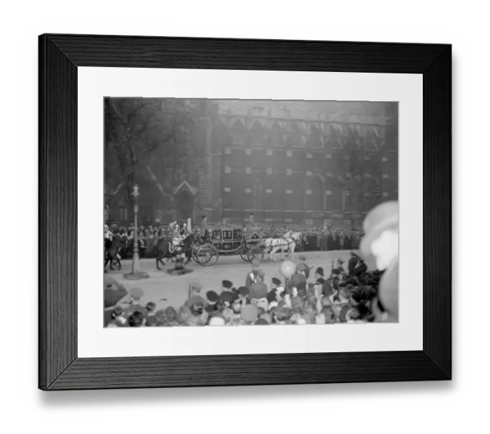 Framed Print : Royal Wedding. H. R. H Princess Elizabeth and Duke of Edinburgh. Crowds cheering Framed Print : Royal Wedding. H. R. H Princess Elizabeth and Duke of Edinburgh. Crowds cheering