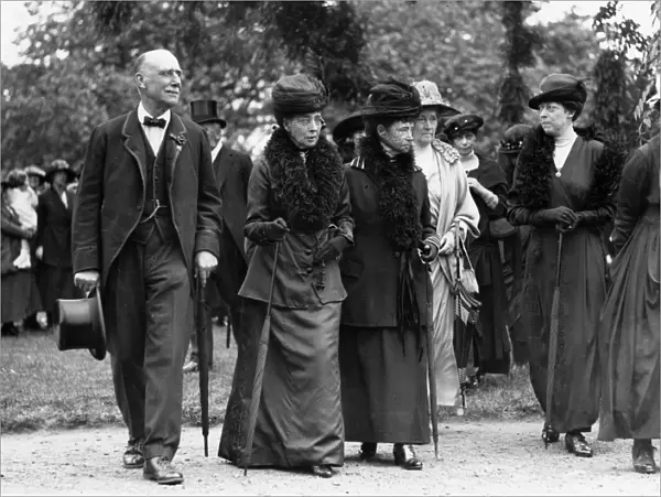 Queen Alexandra (left) her sister the Dowager Empress Marie of Russia who has been