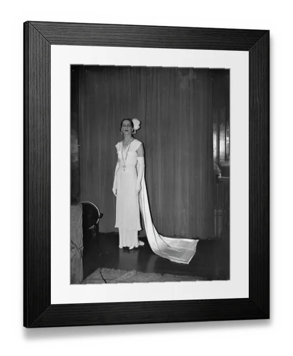 Framed Print : Presented at their majestic fourth court. Mrs T Reed Vreeland, wife of Mr T Reed Vreeland