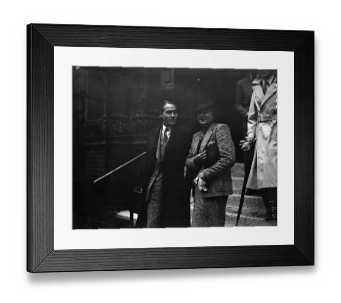Framed Print : Princess renounces Royal privileges to marry salesman at Londons Register Office