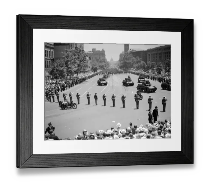 Framed Print : The Royal tour of Canada and the USA by King George VI and Queen Elizabeth - 1939 Framed Print : The Royal tour of Canada and the USA by King George VI and Queen Elizabeth - 1939