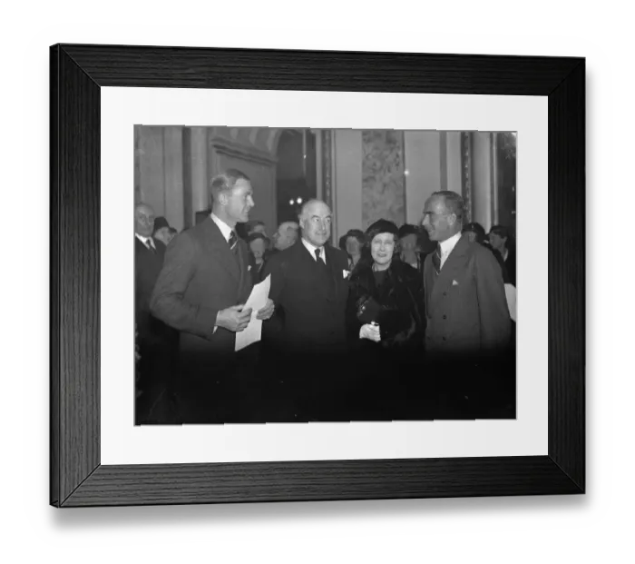 Framed Print : Aviators, CWA Scott and Tom Campbell Black, winners of the MacRobertson Trophy Air race