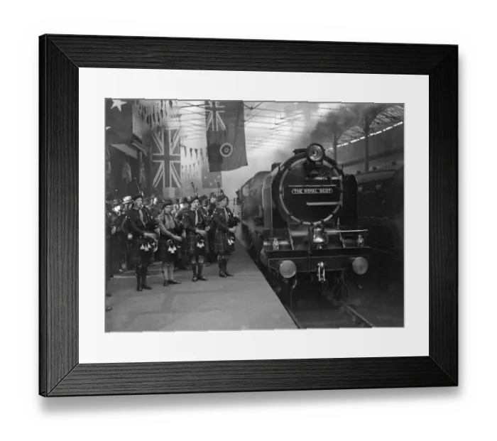 Framed Print : Royal Scot steaming in to Euston, serenaded by the pipes, for her Public Exhibition Framed Print : Royal Scot steaming in to Euston, serenaded by the pipes, for her Public Exhibition