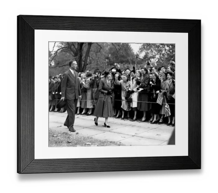 Framed Print : 2nd November 1951: Princess Elizabeth and the Duke of Edinburgh are greeted by a Framed Print : 2nd November 1951: Princess Elizabeth and the Duke of Edinburgh are greeted by a