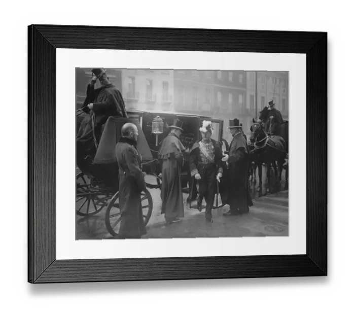 Framed Print : County Roczynski, the new Polish Ambassador, presents credentials to the King Framed Print : County Roczynski, the new Polish Ambassador, presents credentials to the King