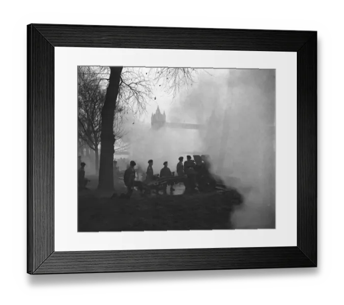 Framed Print : At the Tower of London, at 1pm today, a 41 gun salute in honour of the baby of