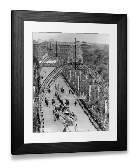 Framed Print : Coronation of Queen Elizabeth II. The Royal State Coach passing under the triumphal
