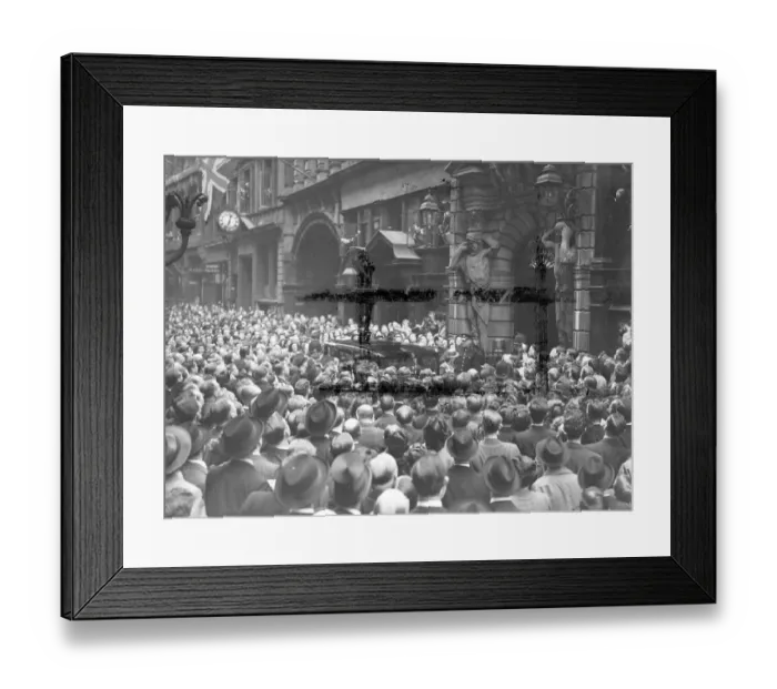 Framed Print : Her Royal Highness Princess Elizabeth attended Drapers Hall today, to become a freeman