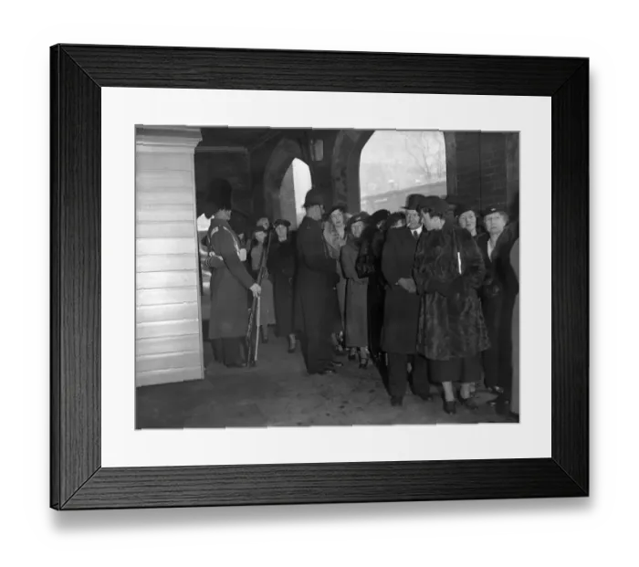Framed Print : Wedding of the Duke of Kent and Princess Marina. The queue waiting to view Framed Print : Wedding of the Duke of Kent and Princess Marina. The queue waiting to view