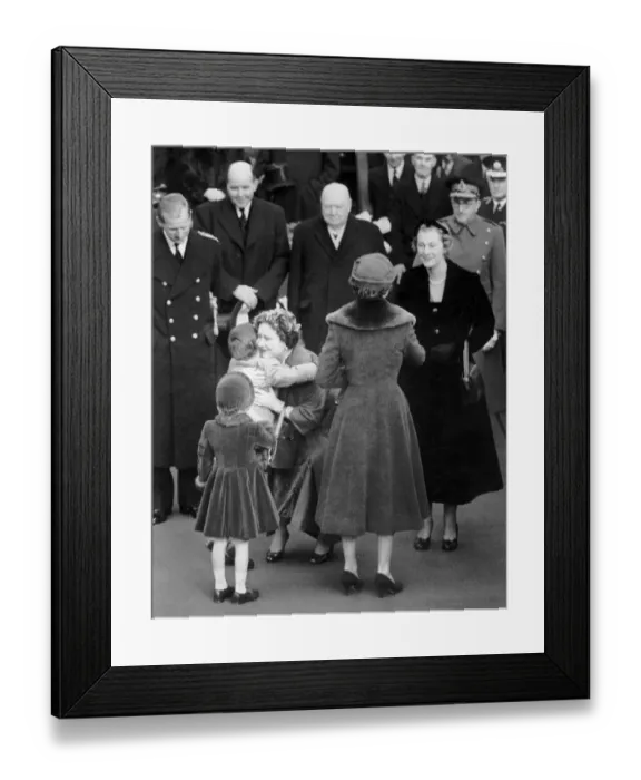 Framed Print : Queen Elizabeth the Queen Mother returns to London from her triumphal visit to Canada