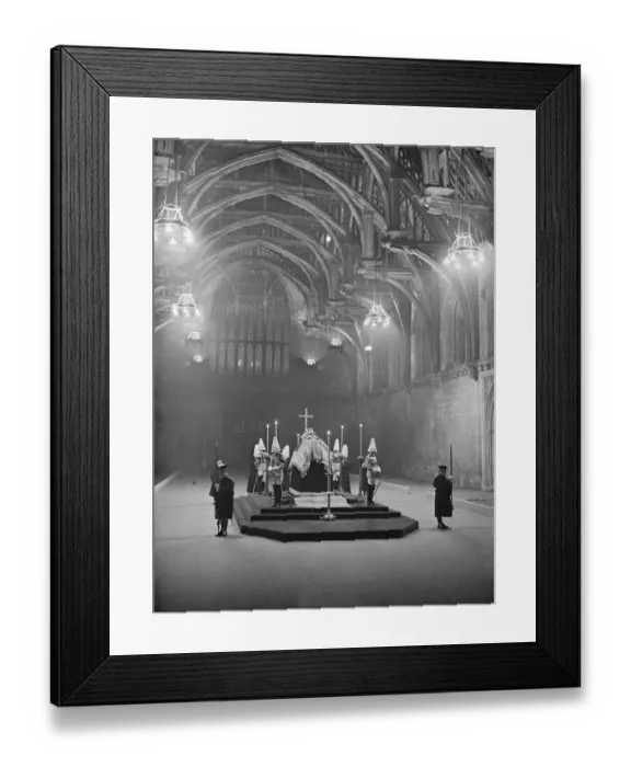 Framed Print : The lying in state of King George V at Westminster 23 January 1936 Framed Print : The lying in state of King George V at Westminster 23 January 1936