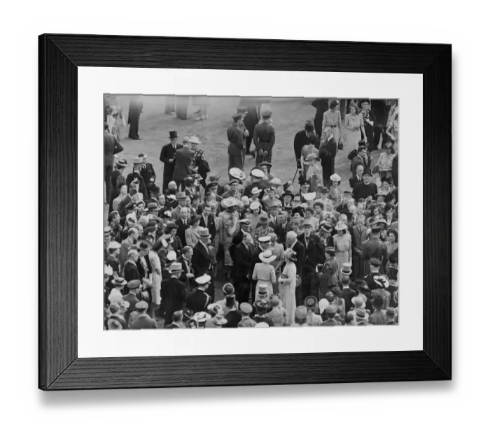 Framed Print : A royal garden party. Their majesties the King and Queen this afternoon (Tuesday) Framed Print : A royal garden party. Their majesties the King and Queen this afternoon (Tuesday)