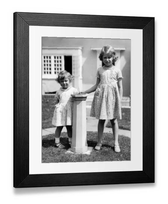Framed Print : Princess Margaret and Princess Elizabeth outside the little house given to her Framed Print : Princess Margaret and Princess Elizabeth outside the little house given to her