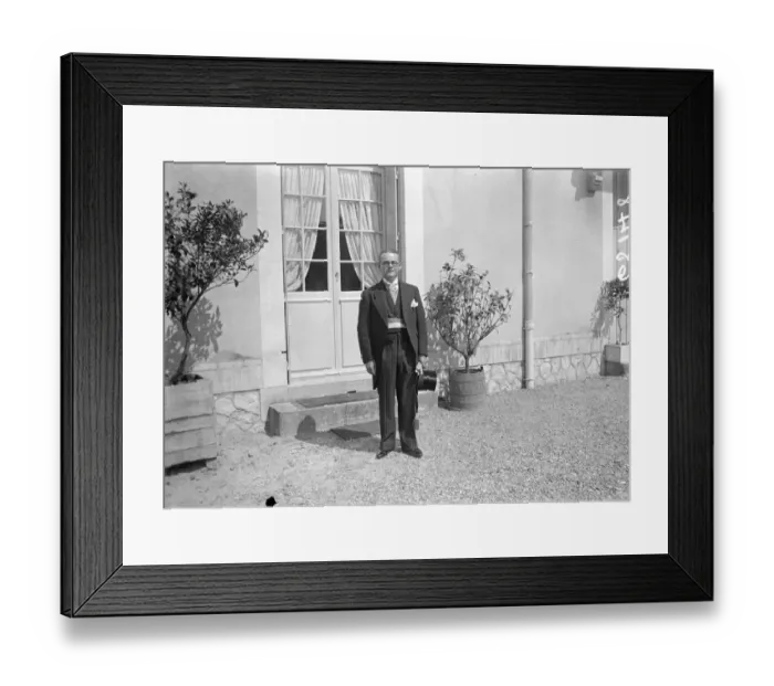 Framed Print : French Mayor marries Duke of Windsor and Mrs Warfield. We are happy in your happiness Framed Print : French Mayor marries Duke of Windsor and Mrs Warfield. We are happy in your happiness
