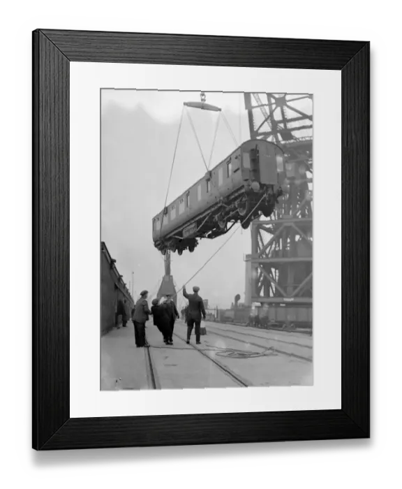 Framed Print : Unloading Royal Scot Train at Tilbury after her triumphal tour of Canada and the United States