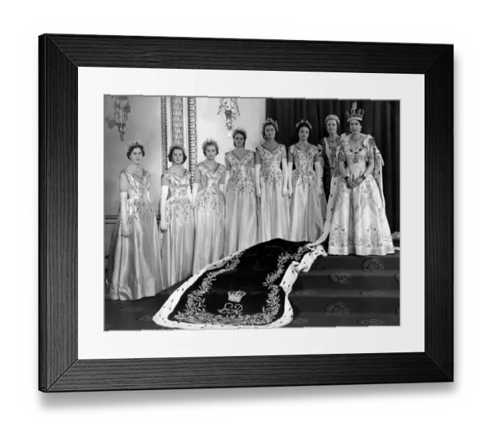 Framed Print : Her Majesty Queen Elizabeth II photographed in the Throne Room of Buckingham Palace Framed Print : Her Majesty Queen Elizabeth II photographed in the Throne Room of Buckingham Palace