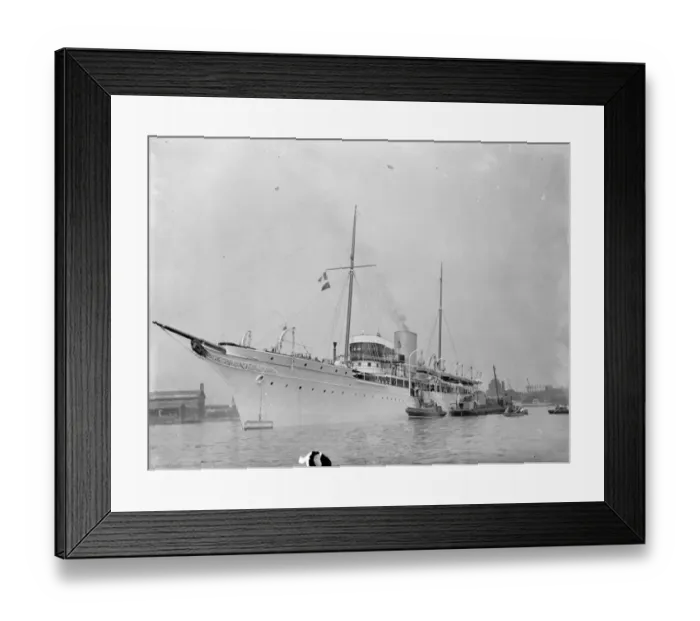 Framed Print : Preparing £300, 000 luxury yacht in Southampton for Kings holiday cruise. Chartered