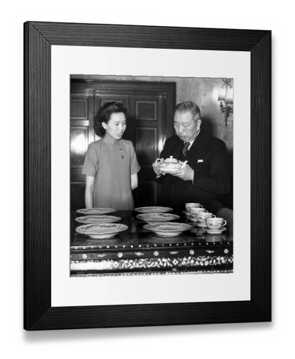 Framed Print : Chinas wedding presents to the Royal couple, Princess Elizabeth and Phillip Mountbatten
