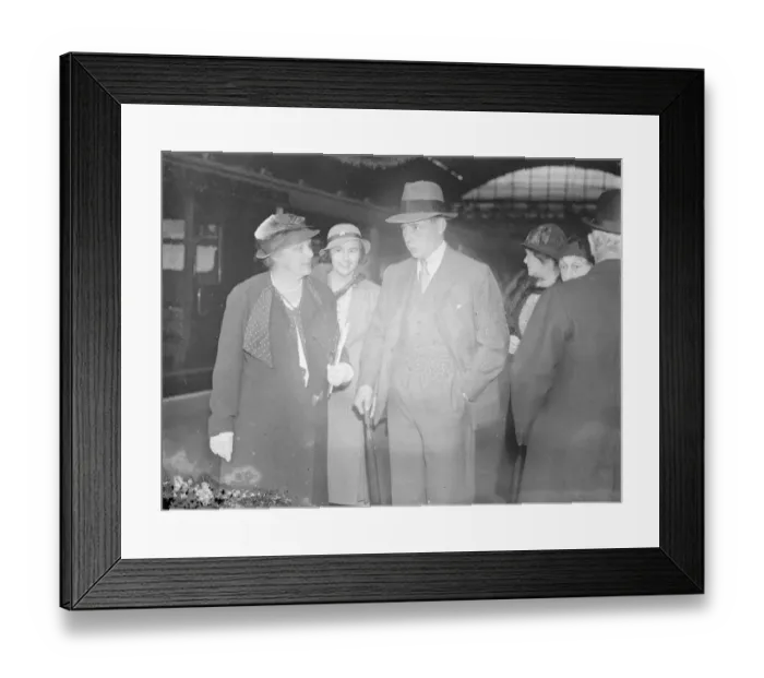Framed Print : Duke of Norfolk leaves London for India. He was supposed to have been in charge