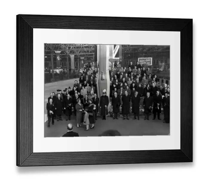 Framed Print : Welcome home to the the Queen Mother, with members of the cabinet in the background Framed Print : Welcome home to the the Queen Mother, with members of the cabinet in the background